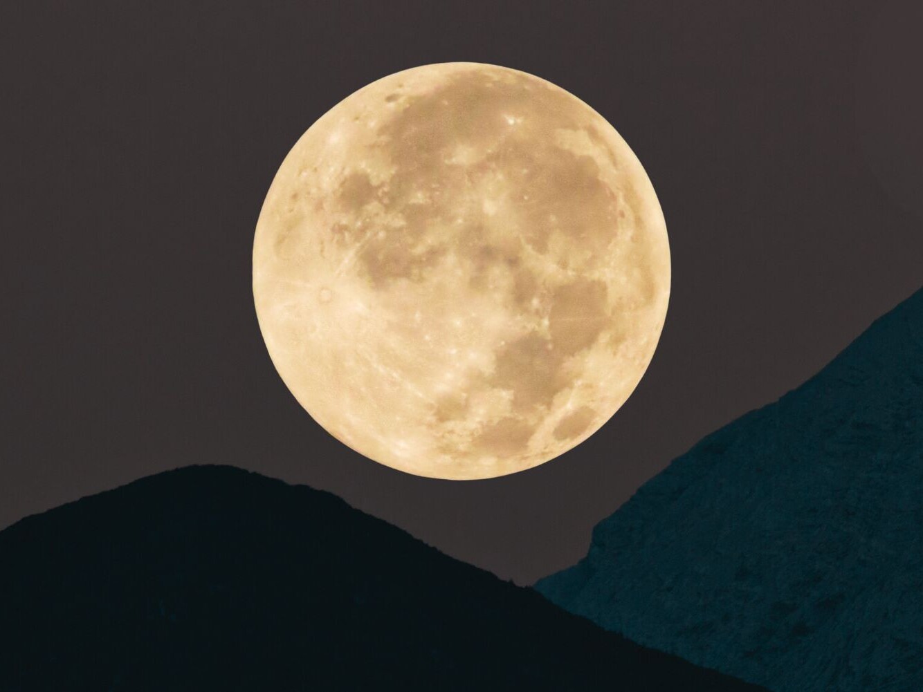 Cosmoplanner October 2025 Full Moon in Aries